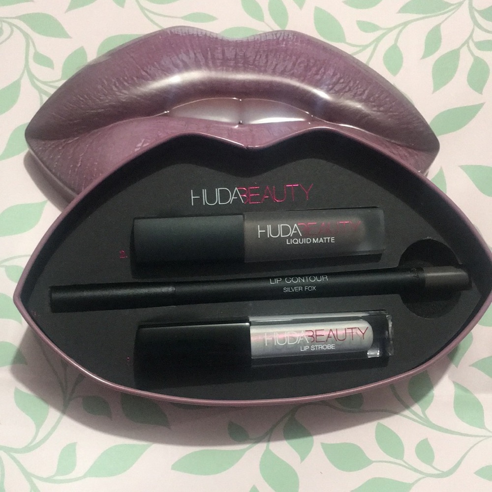 Contour and strobe Lip set